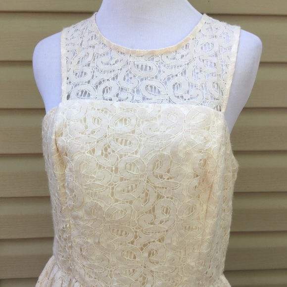 The Limited ! Gorgeous Cream Colored Dress ! - Picture 2 of 4
